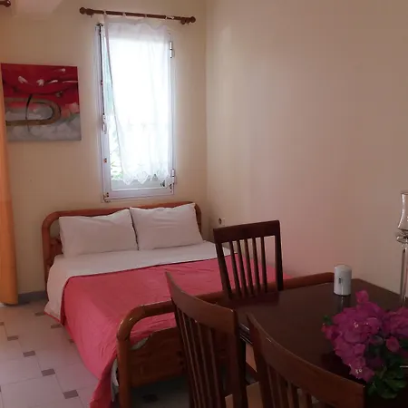 Nefeli アパート *